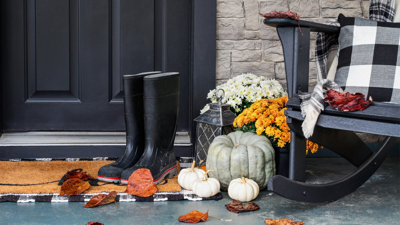 Image for 5 Weekend Projects to Boost Curb Appeal Before the Holidays article